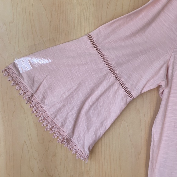 Beautiful Women’s bell sleeves top - Picture 5 of 10